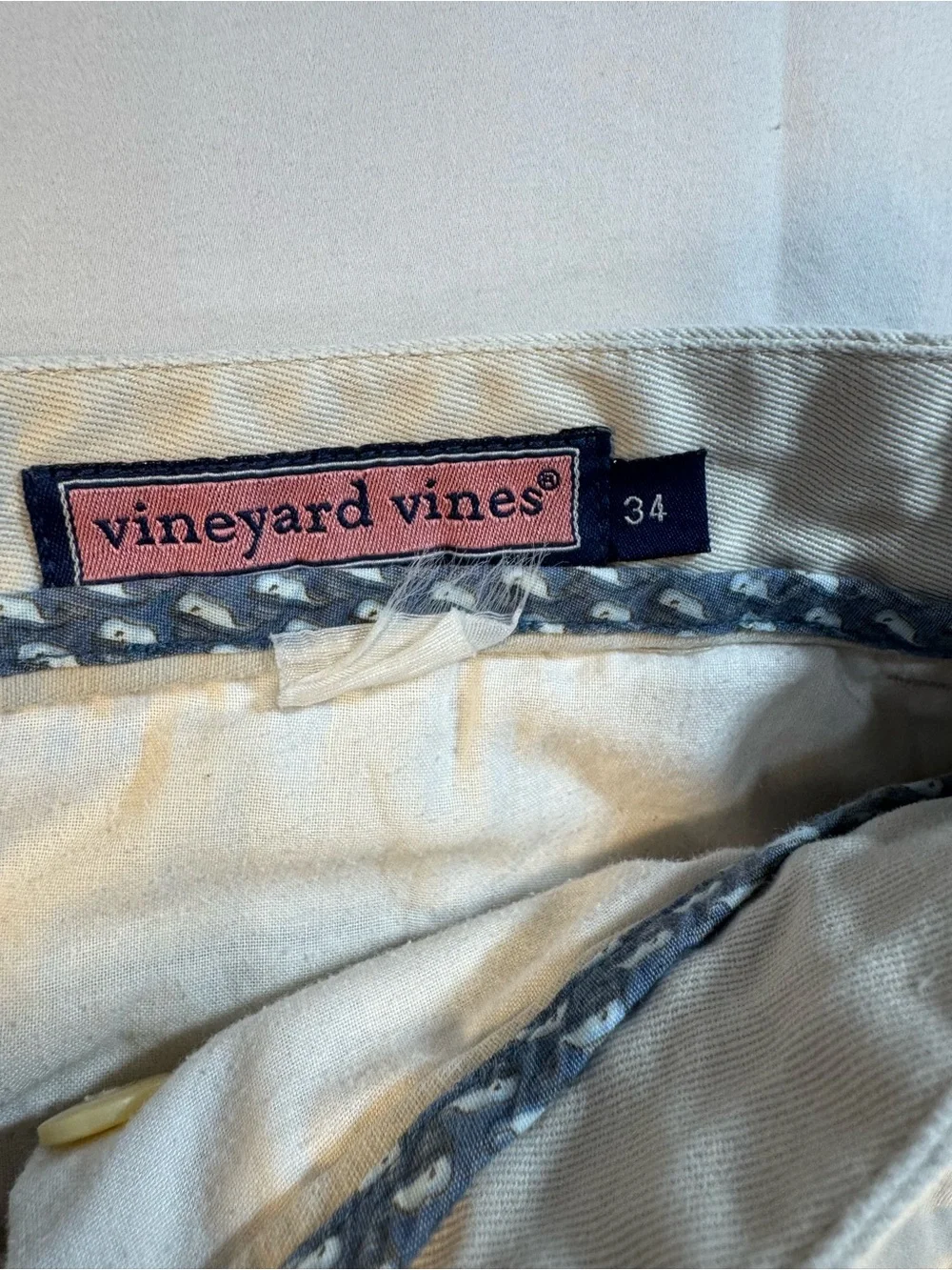 Vineyard Vines Men’s Cream Flat-Front Cotton Shorts